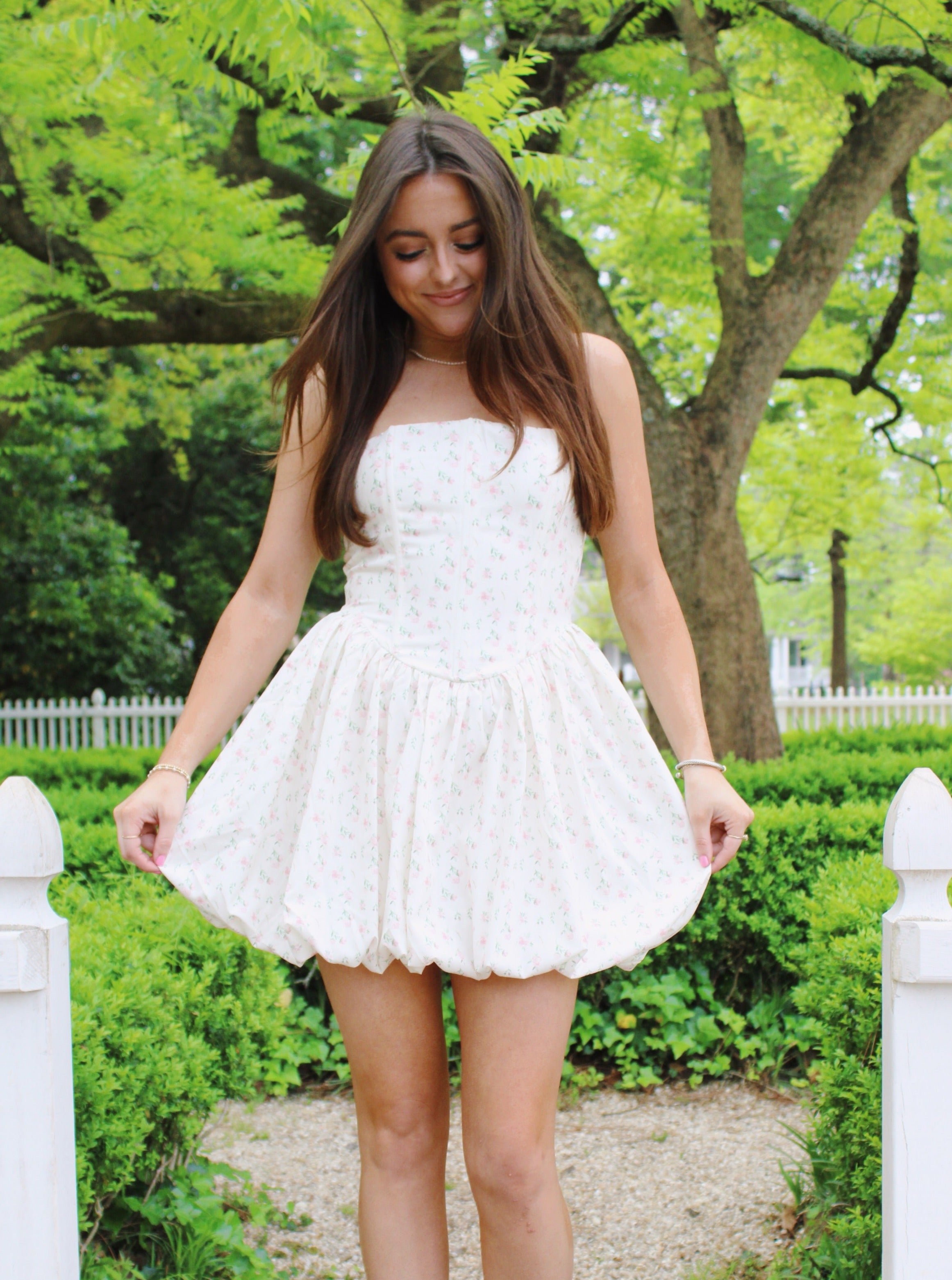 Tulip Poppie Womens Dress in White Black Dissolve