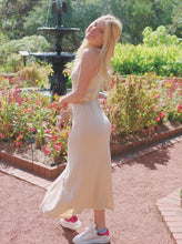 Load image into Gallery viewer, Wildflower Belted Knit Midi Dress

